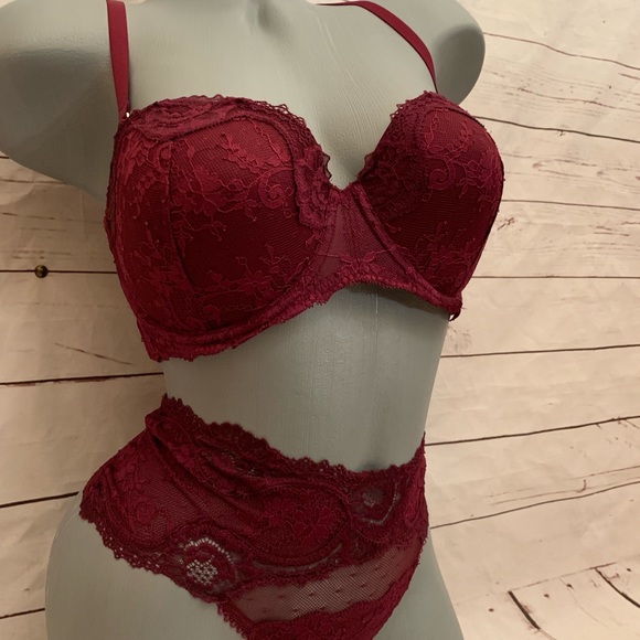 Victoria Secret Lingerie Set - Picture 2 of 7